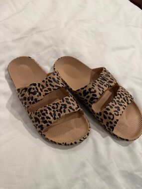 Freedom Moses Leopard Print Double Strap Slide Sandals - Tan/Black never worn